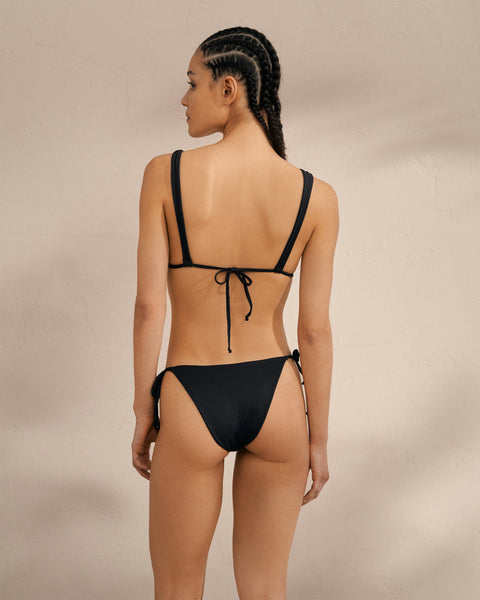 Manebí | Knot Triangle Bikini Black Hamptons - 