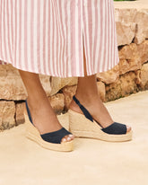 Espadrillas in Morbida Pelle Scamosciata<br />con Zeppa e Cinturino |