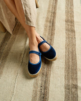 Ballerine in Pelle Scamosciata con Cinturino |