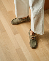 Mocassini con carrarmato<br />in Pelle Scamosciata |