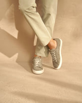 Snekaers in pelle scamosciata |