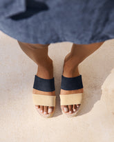 Sandali a Due Fasce in Pelle Scamosciata con Doppia Suola |