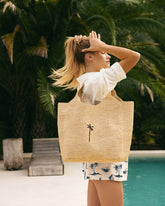 Maxi Tote in Rafia |