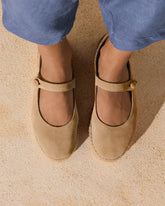 Ballerine con Cinturino in Pelle Scamosciata |