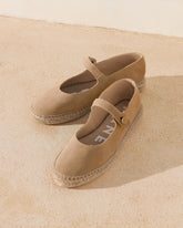 Ballerine con Cinturino in Pelle Scamosciata |