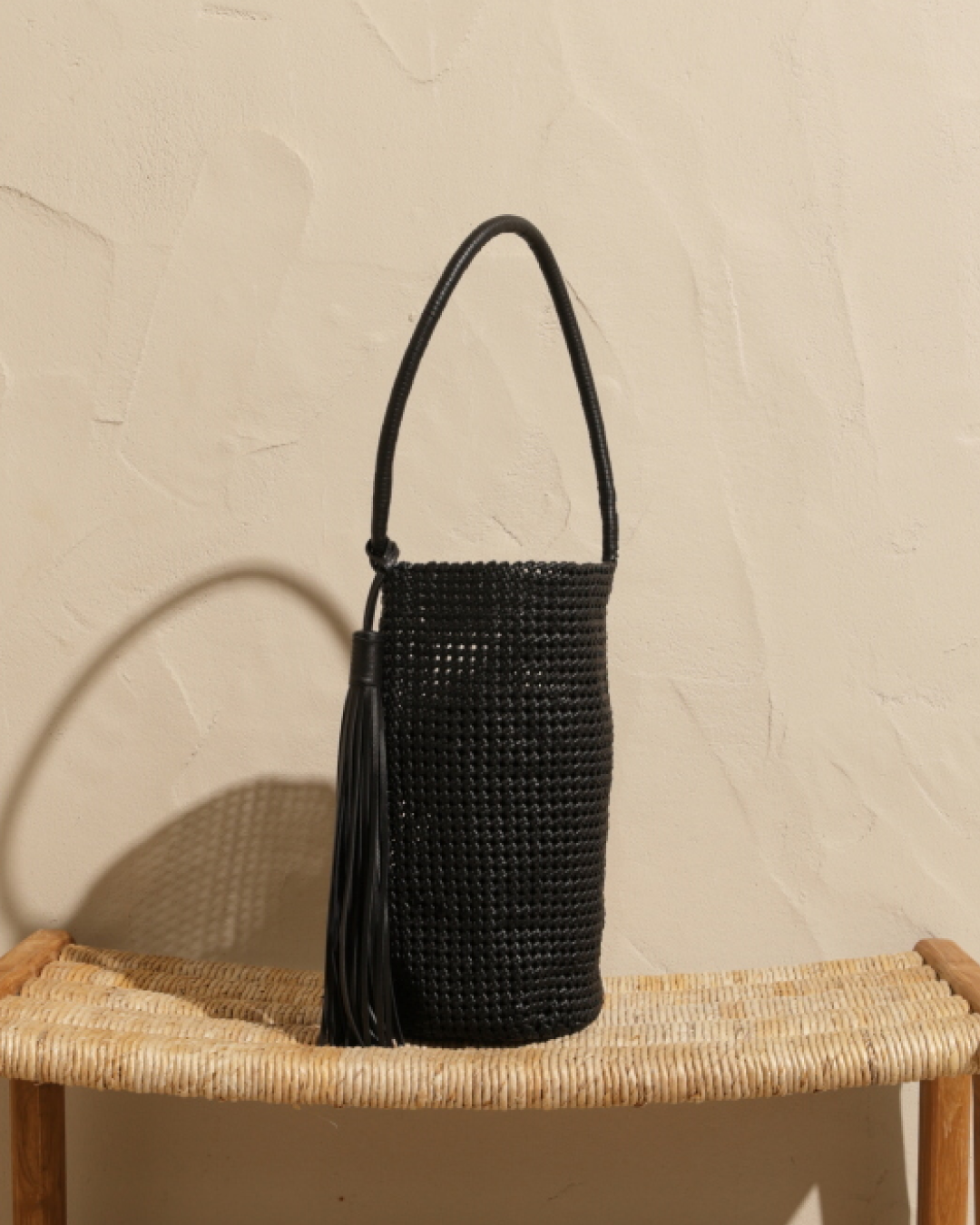 Manebí Borsa a Secchiello Intrecciata in Pelle - Black