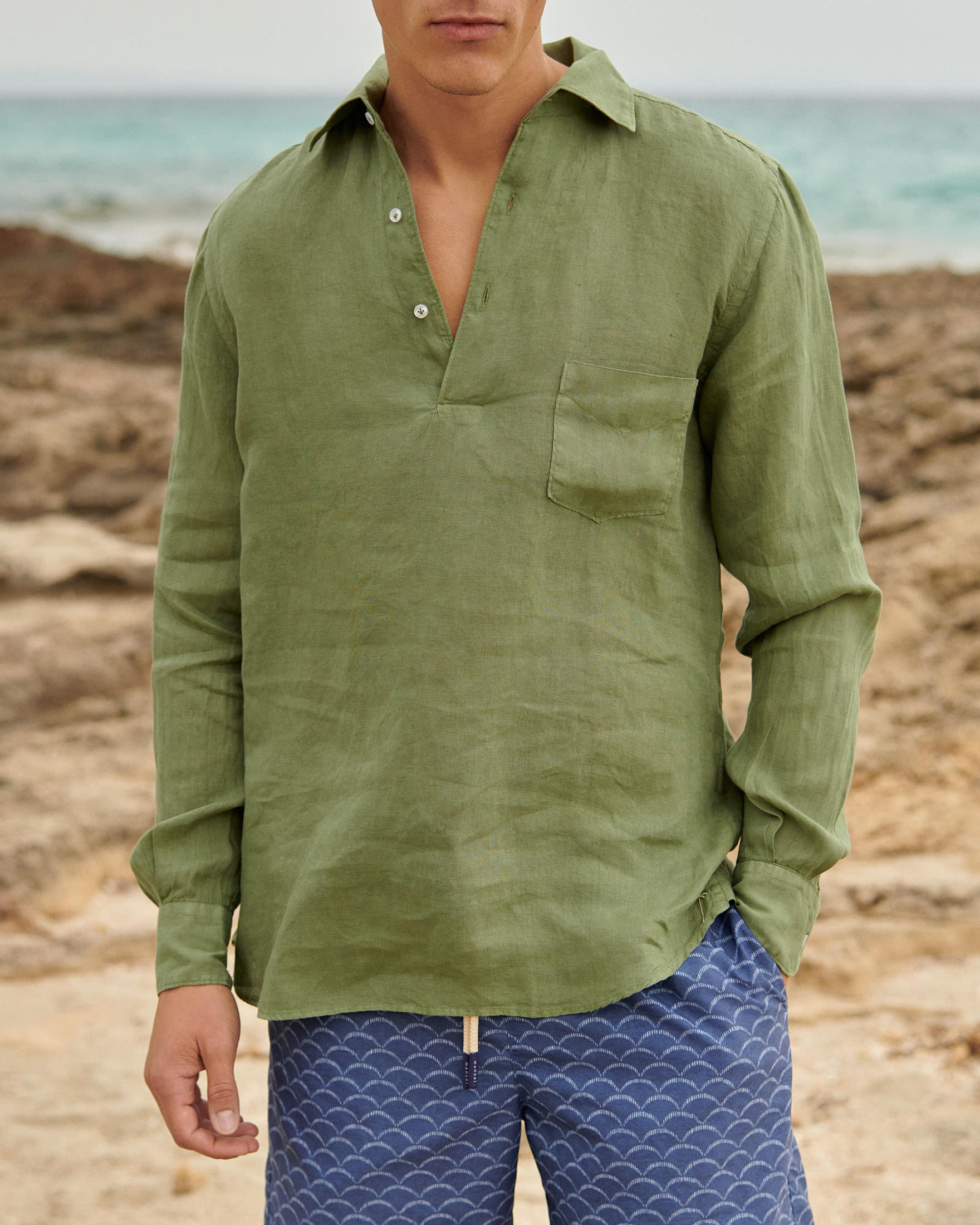 Manebí Washed Linen Nassau Polo Shirt - Embroidered Palm Military Green