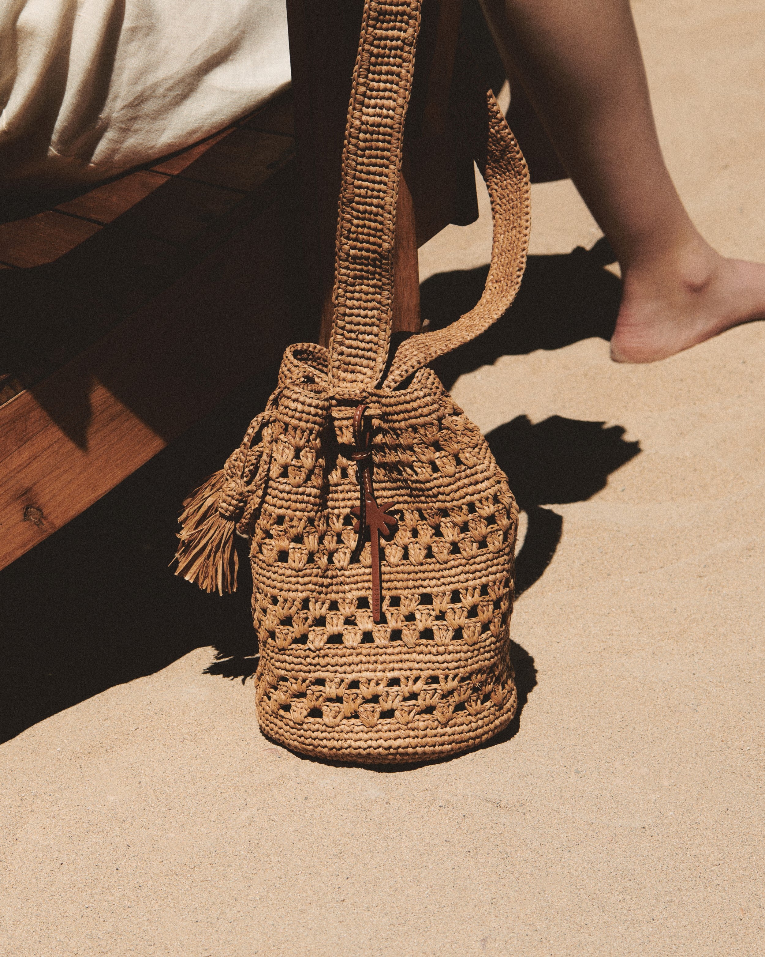 Manebí Weaving Raffia Beach Bucket - Palm Leather Tag