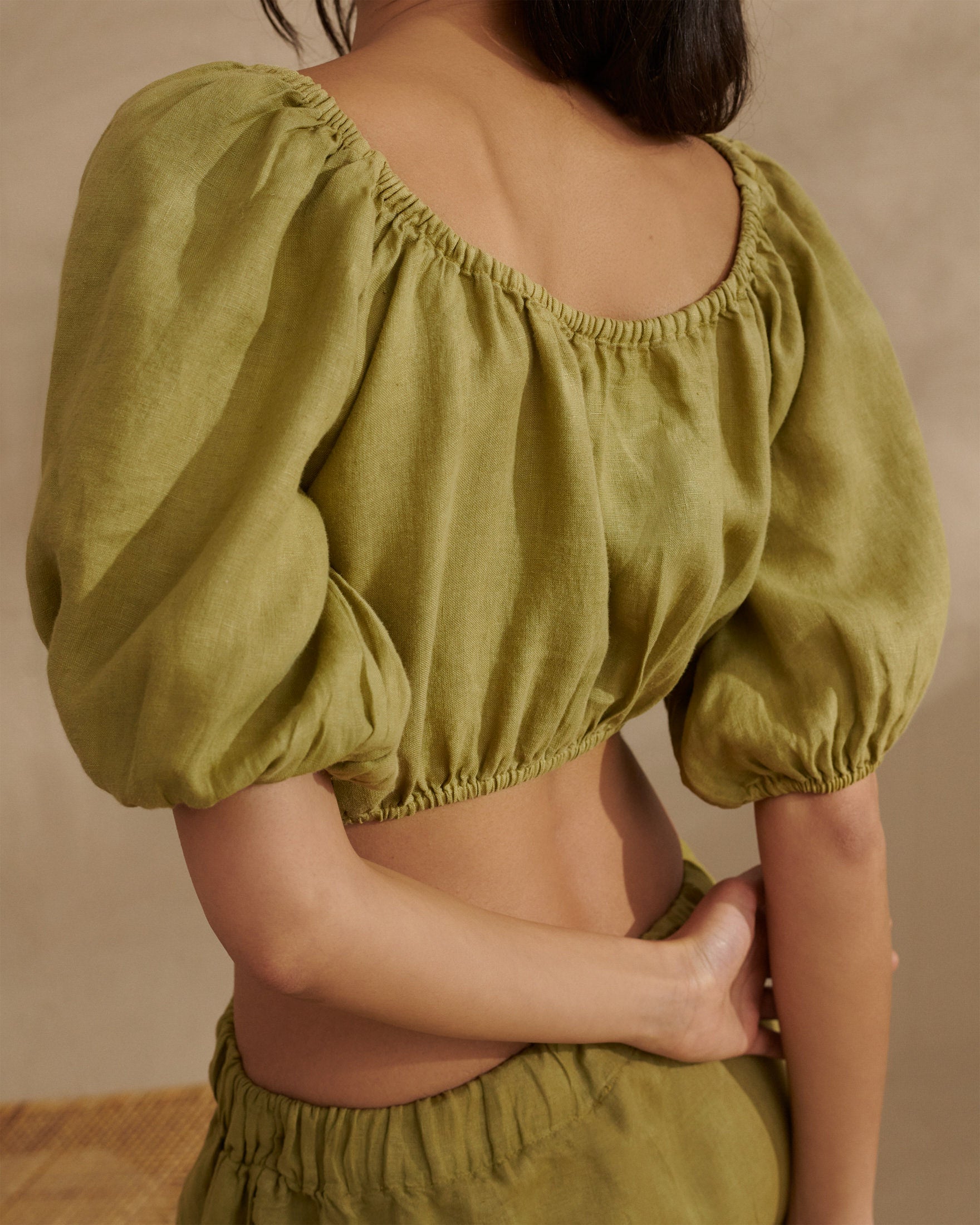 Linen Palmas Top - Cropped with a round neckline - Kaki Green