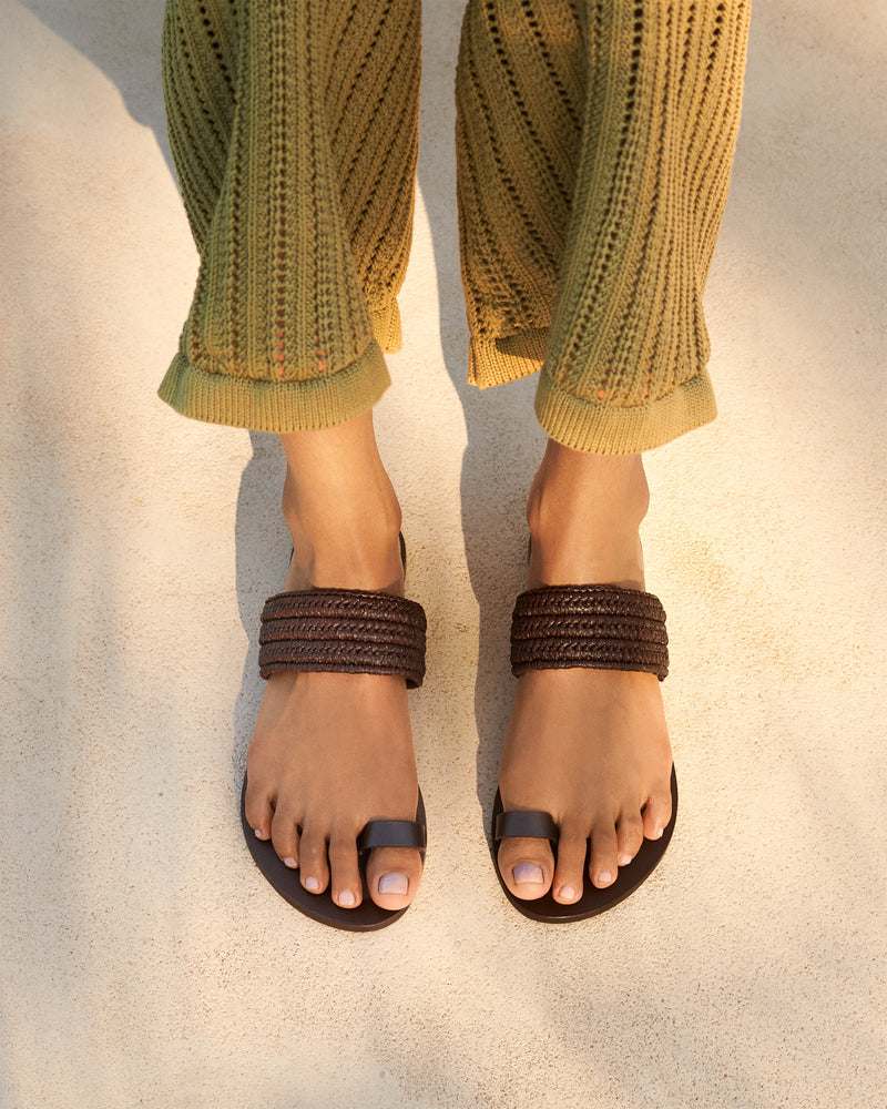 Raffia and Leather Sandals - Yucatán Cocoa Toe Ring