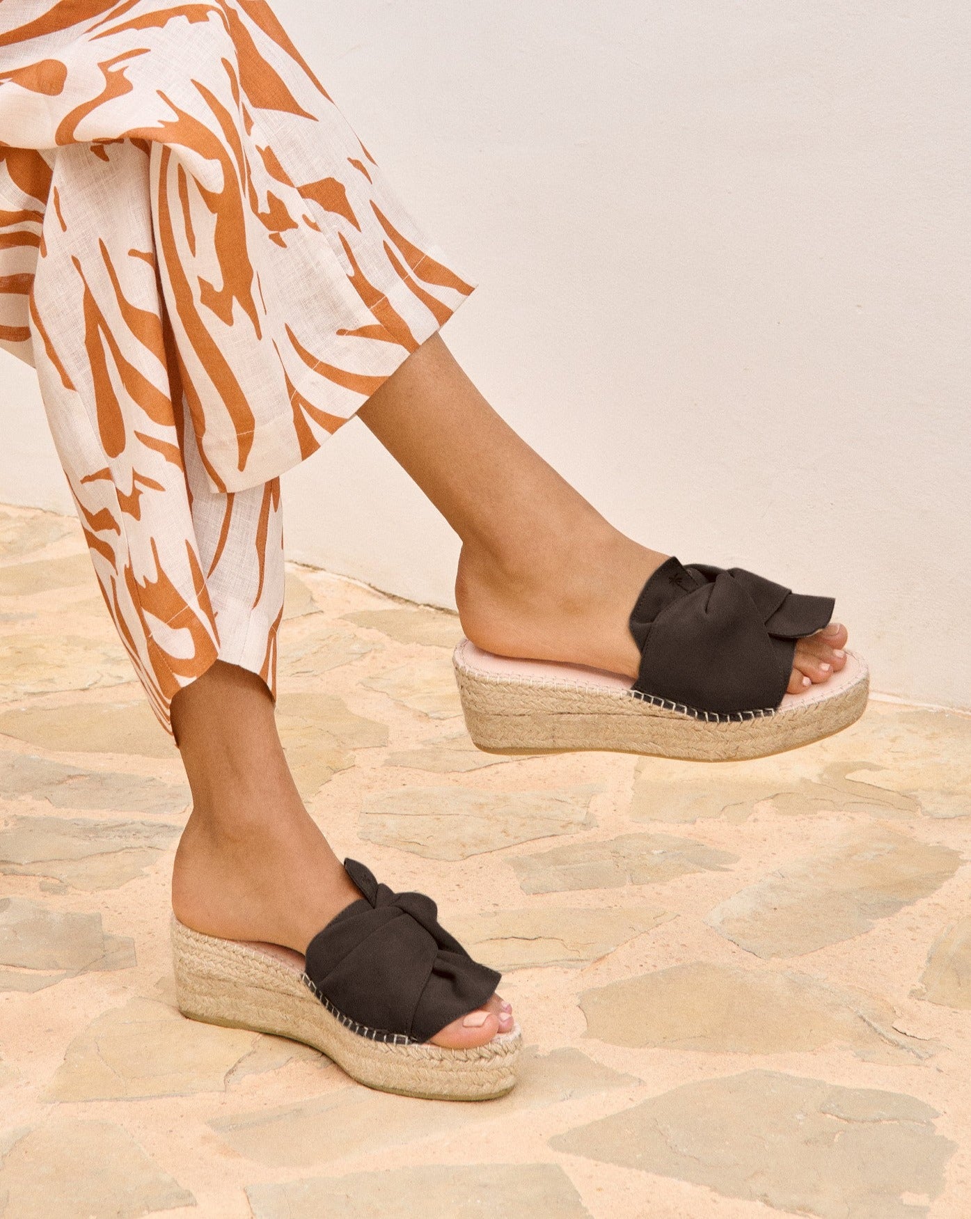 Manebí Soft Suede Platforms With Knot - Cocoa