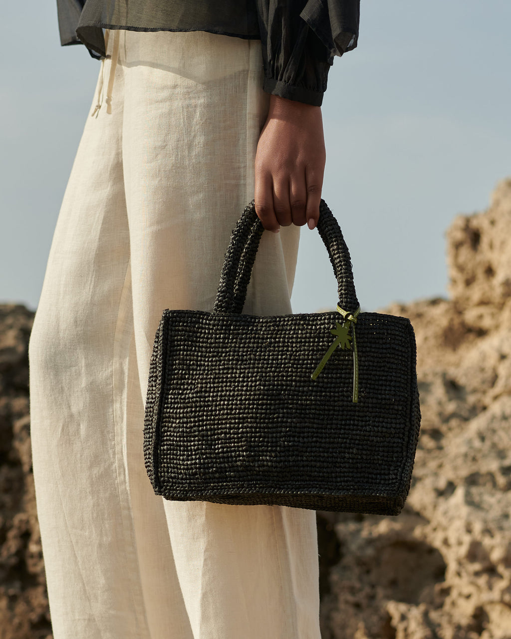 Raffia Sunset Bag Small - Palm Leather Tag - Black