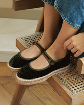 Ballerine con Cinturino<br />in Velluto di Seta - Scarpe | 