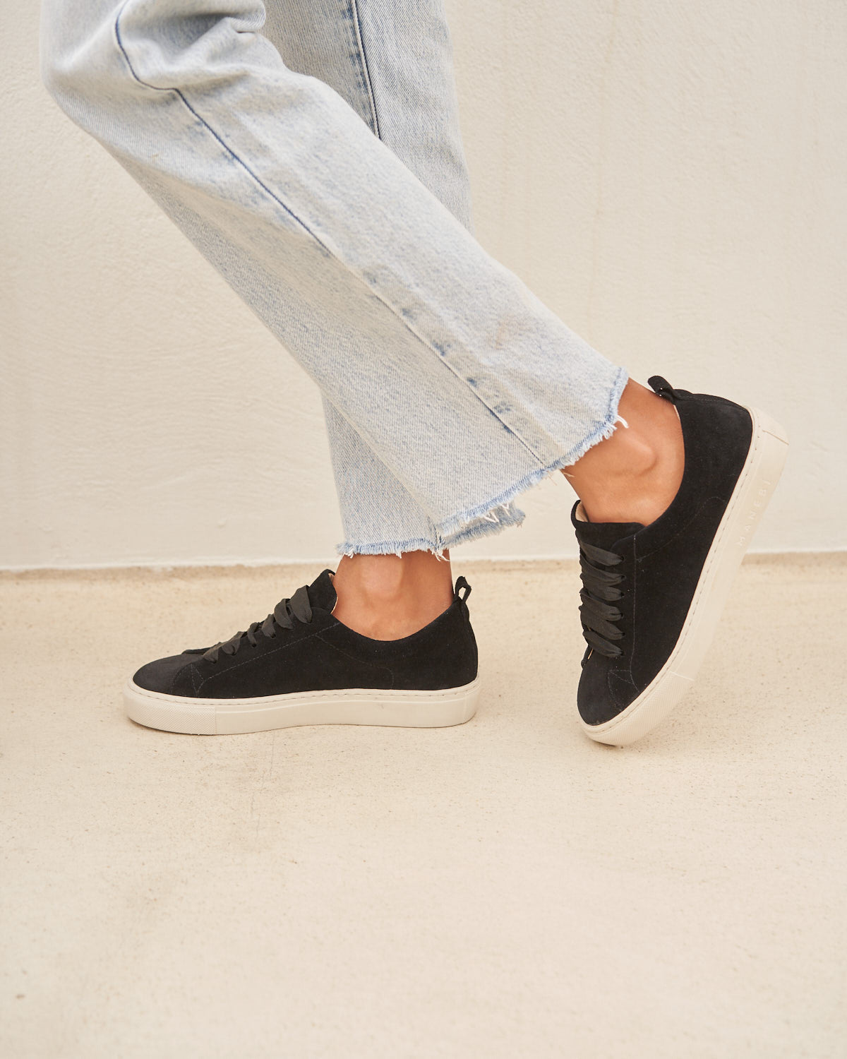 Manebí Suede Sneakers - Hamptons Black