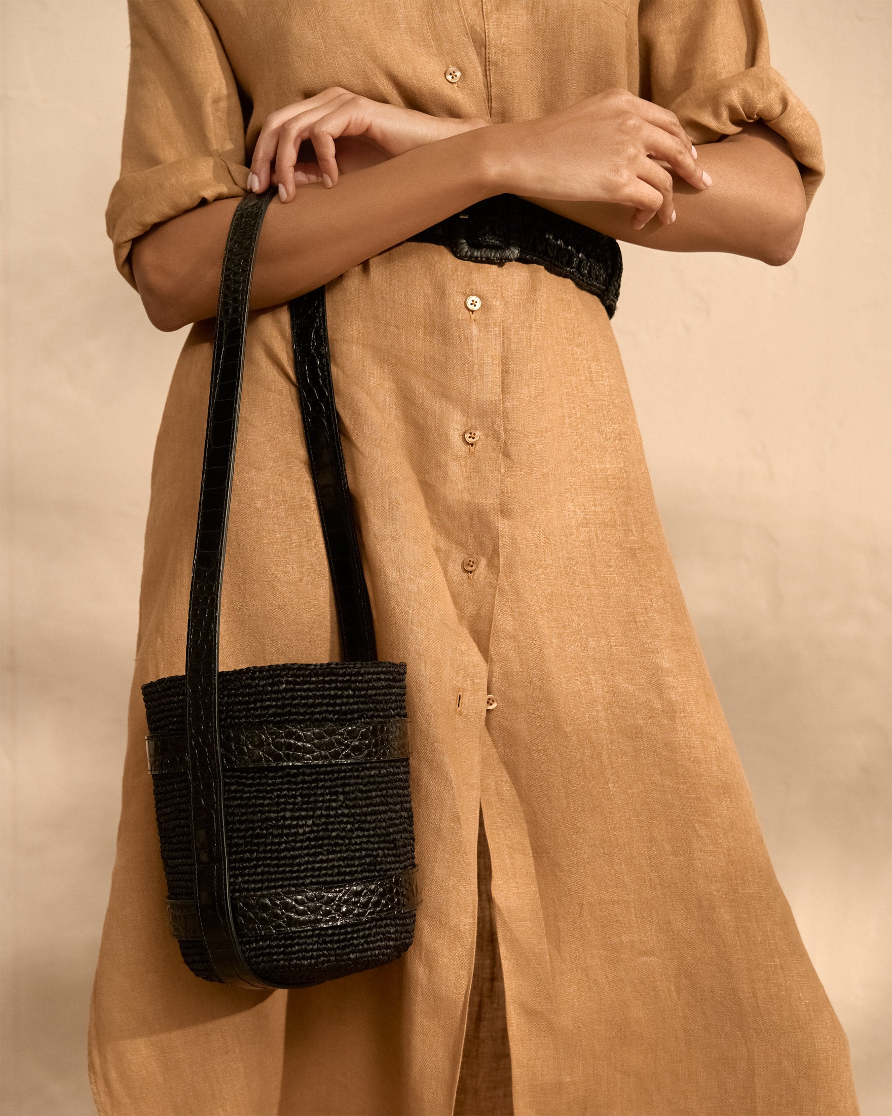 Bucket Raffia with Leather - Shoulder Bag - Black & Black