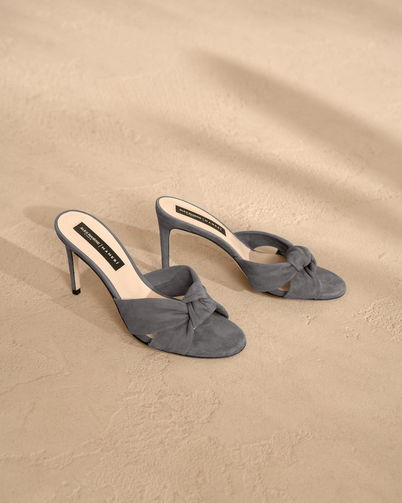 Mesmerizing feet | Heels, Mules shoes heels, Shoes heels classy