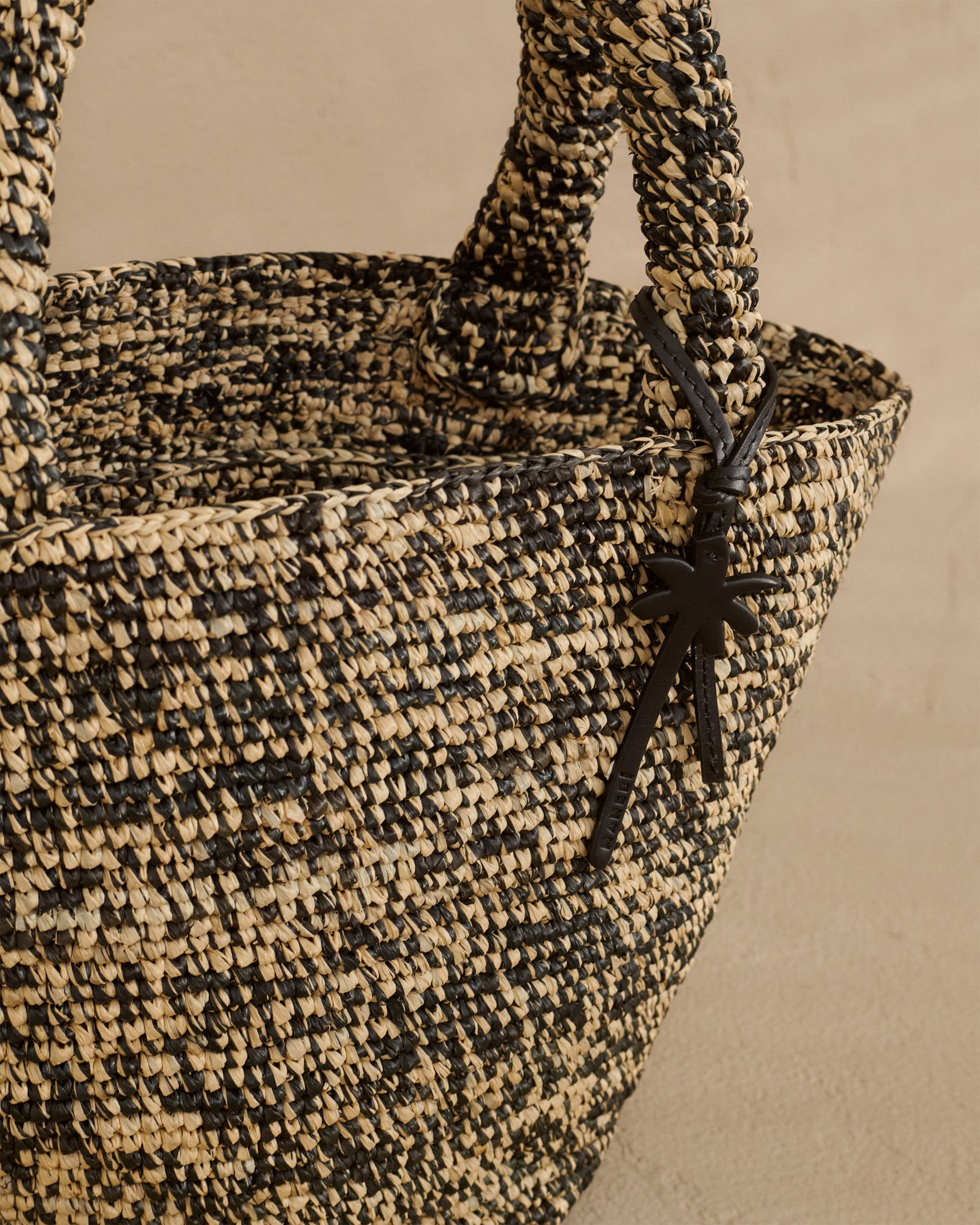 Raffia Summer Bag Medium - Palm Leather Tag - Natural Black Mélange