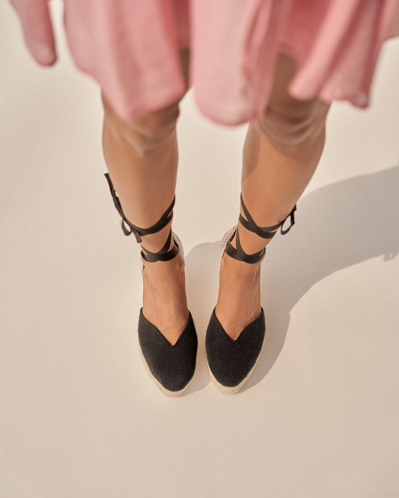 Heart-Shaped Wedge Sandals - Black