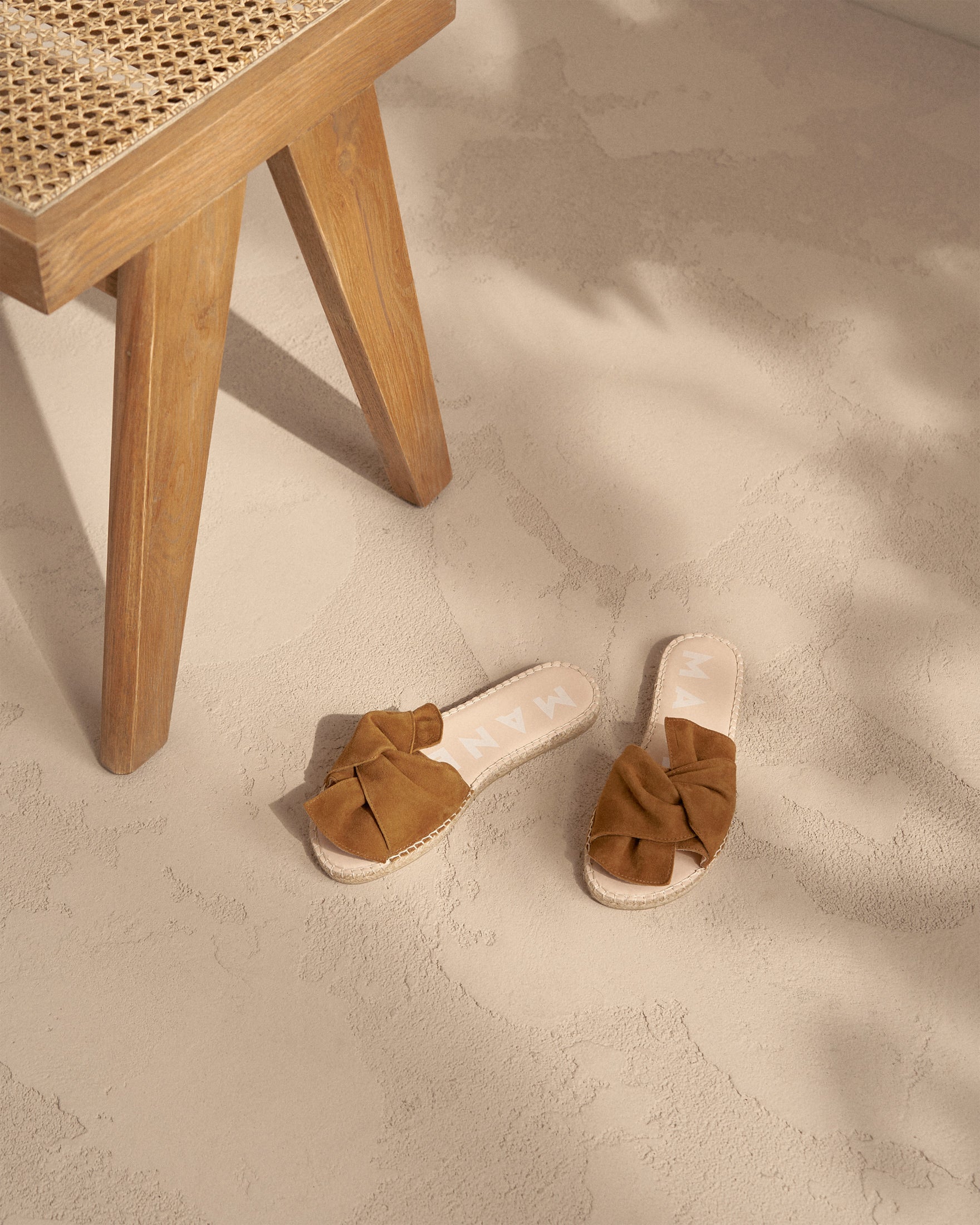 Soft Suede Sandals with Knot - Hamptons - Cuero